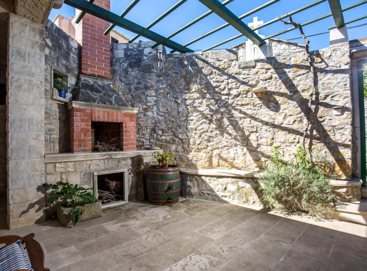 Visilo Stone House Villa Pucisca Exterior photo