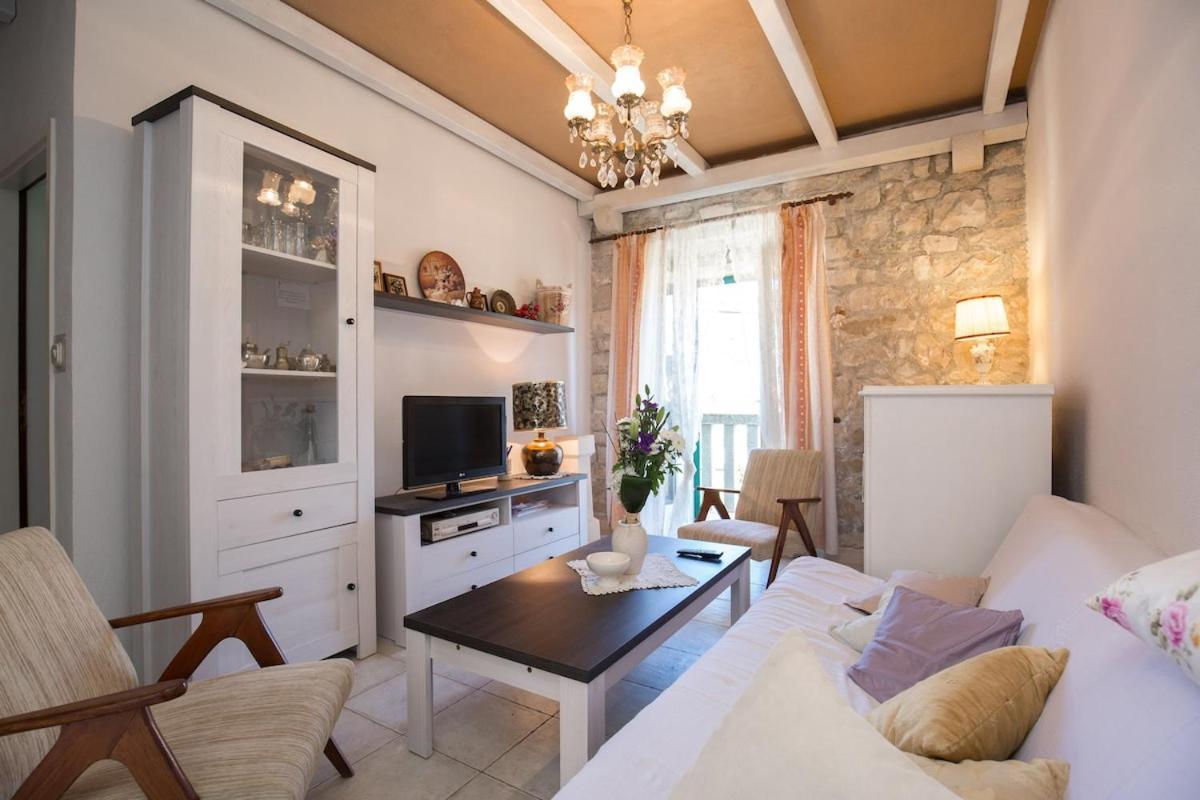 Visilo Stone House Villa Pucisca Exterior photo
